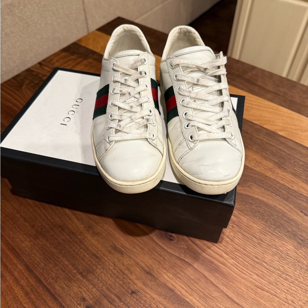 Gucci White Sneakers with Green and Red Accents - Picture 5 of 5